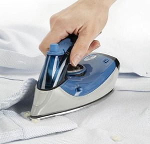 Black&Decker BXIR1000E cestovní žehlička příkon 1000 W